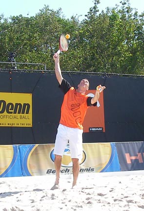 Radek Štěpánek hraje Beach Tennis