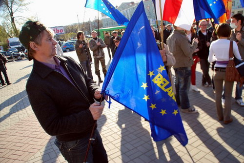 Vlajka hnuti Evropske Belorusko se napadne podoba vlajce Evropske Unie