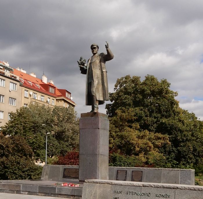 Pomník maršála Koněva na náměstí Interbrigády v Praze 6-Bubenči