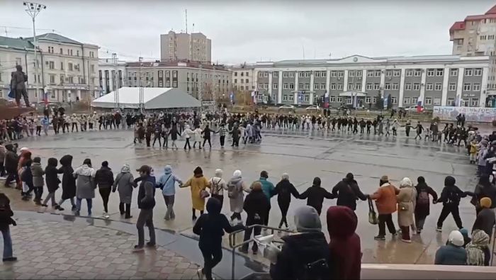 Ženy tančí "osuohai" na protest proti mobilizaci. Jakutsk, 25. září 2022