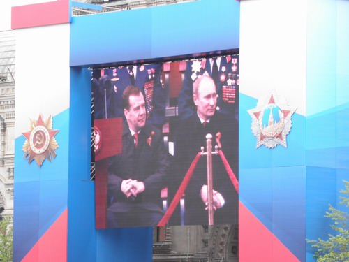 Přehlídku sledoval prezident Medveděv i premiér Putin