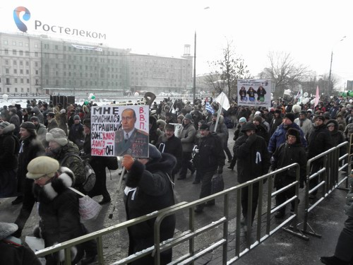 Demonstranti přicházejí na Bolotné náměstí