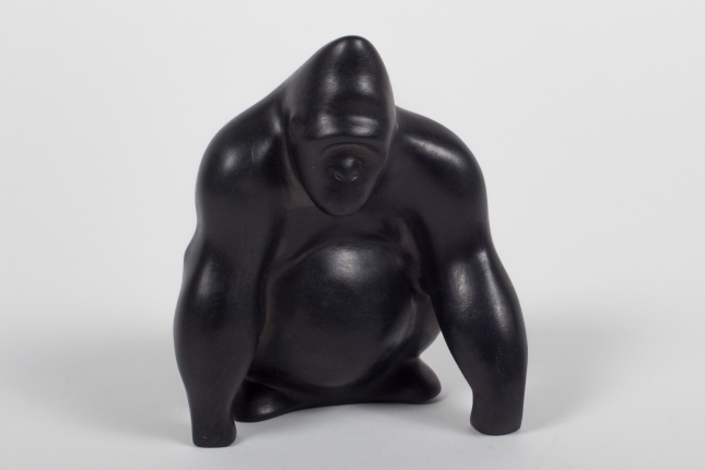 Porcelánové figurky goril byly v černé a bílé verzi vyrobeny nejprve v očíslovaných sběratelských sériích a teprve poté začala jejich běžná produkce. Foto Tereza Mrhálková