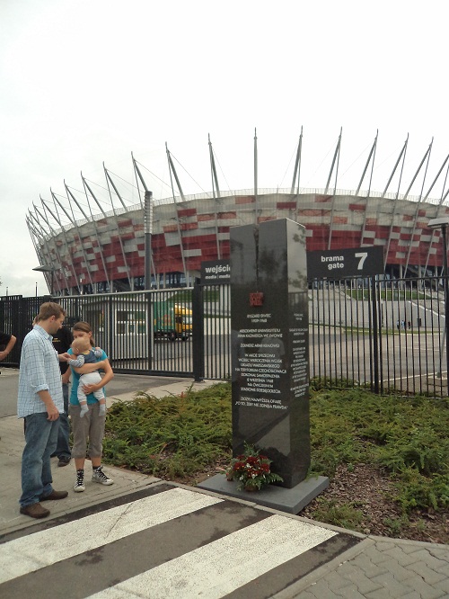 Pomník R. Siwiece před Národním stadionem ve Varšavě, foto: autorka