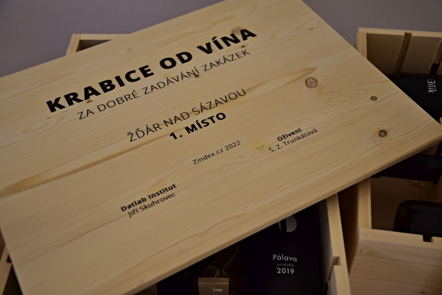 Trofej v podobě Krabice od vína