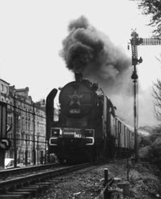 Osobní vlak do Nymburka  5. května  1972 v pražském Karlíně