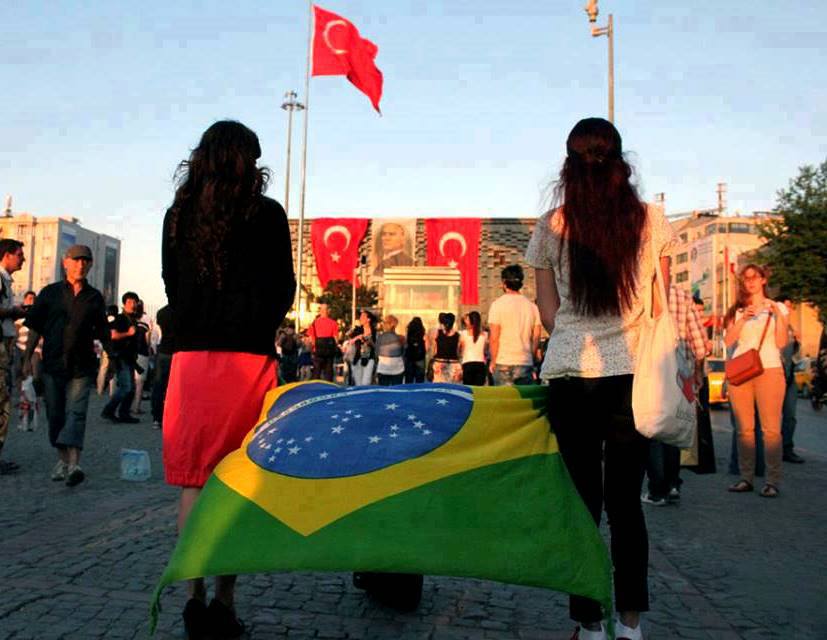 Solidarita s Brazílií - kde udělali při protestech podobnou fotografii na podporu Tureckých občanů