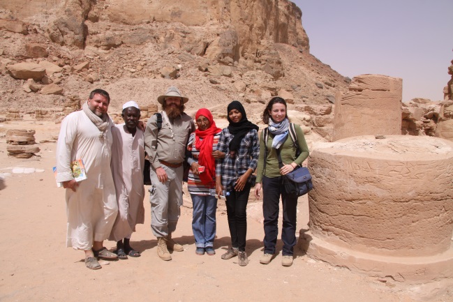 Expedice z Usli na výletě u Amonova chrámu v Jebel Barkal.