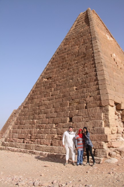 U pyramidy v Jebel Barkal.