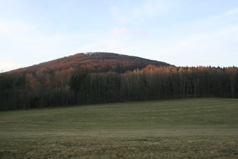 <i>kopec Tlustec ze severovýchodní strany</i>