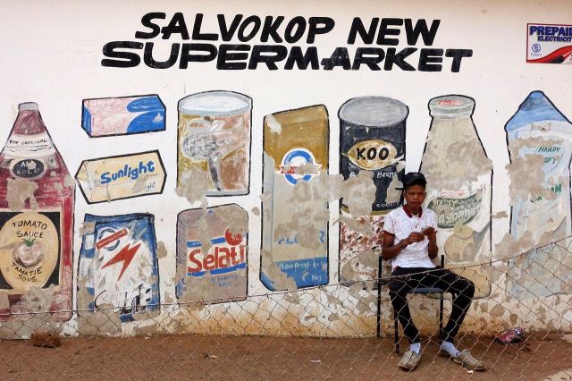 [Pretoria] Před 'supermarketem' ve čtvrti Salvokop