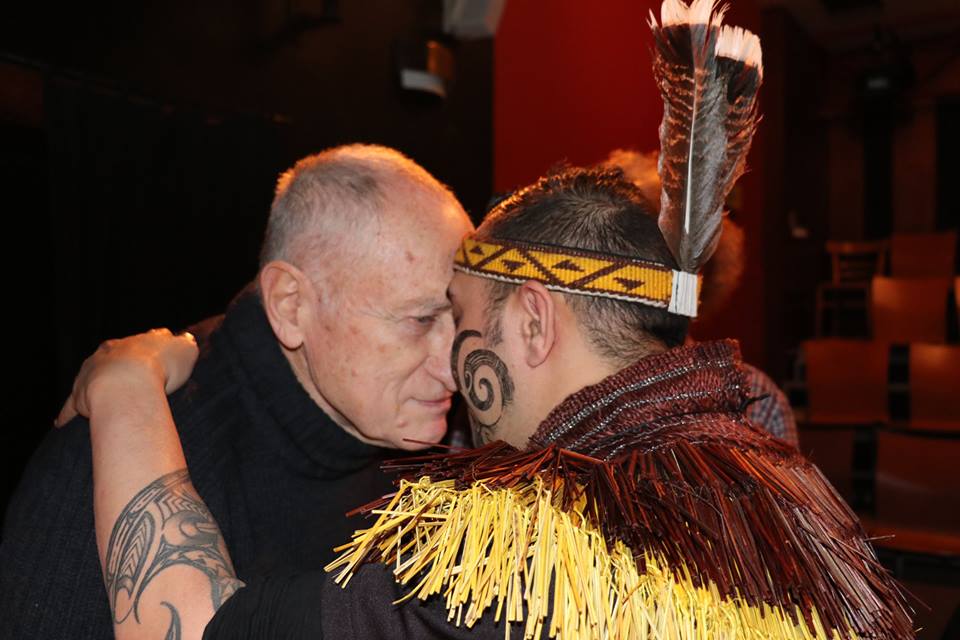 tradičního pozdravu Maorů s Frankem